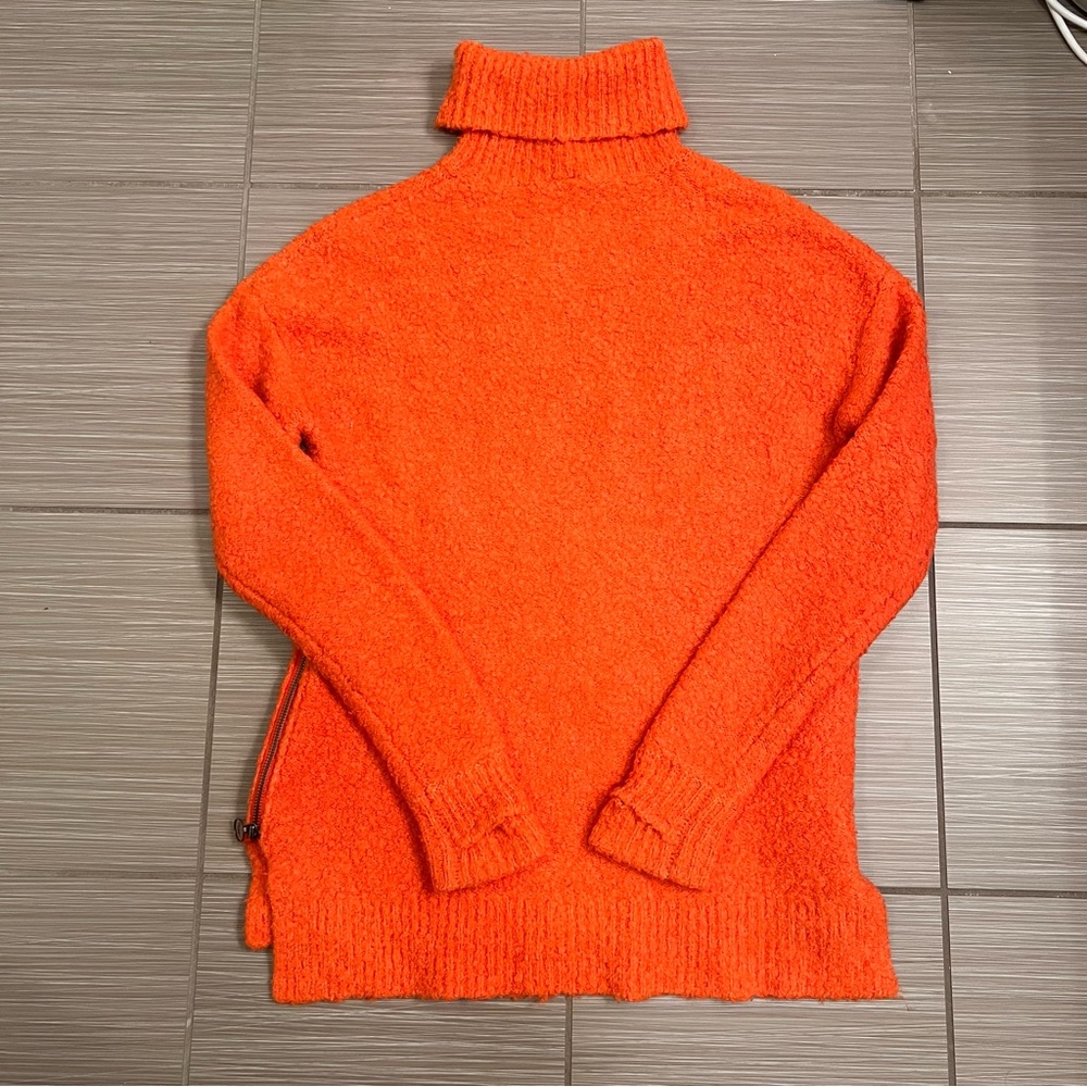 Sweaty Betty Orange Boucle Side Zip Turtleneck
Sweater - Picture 15 of 15